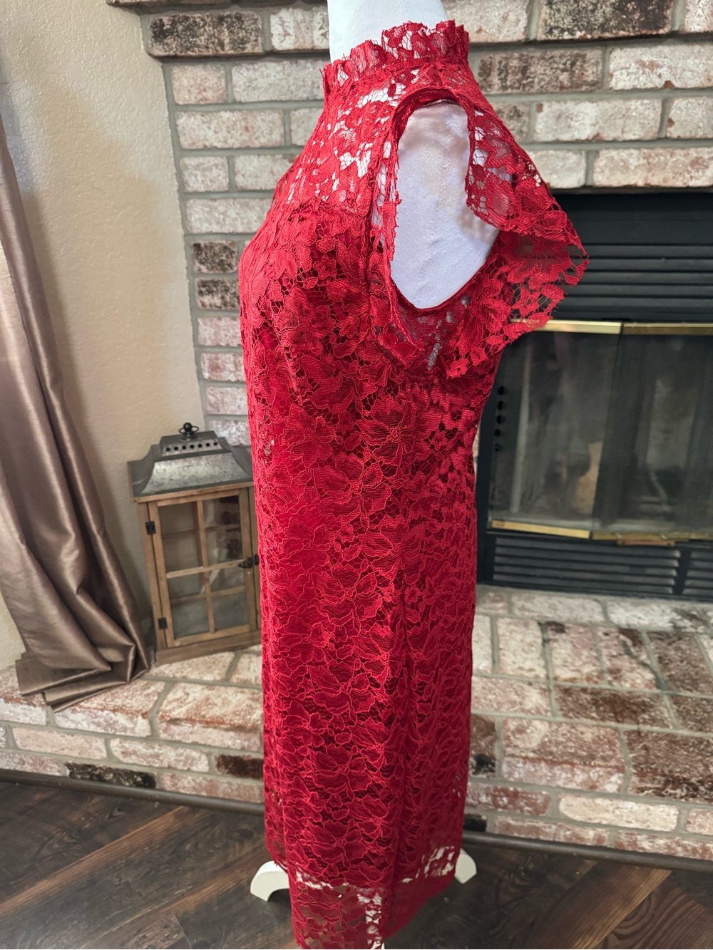 Enfocus Studio Red Lace Cocktail Dress Mock Neck Flutter Sleeve Midi - Picture 4 of 7